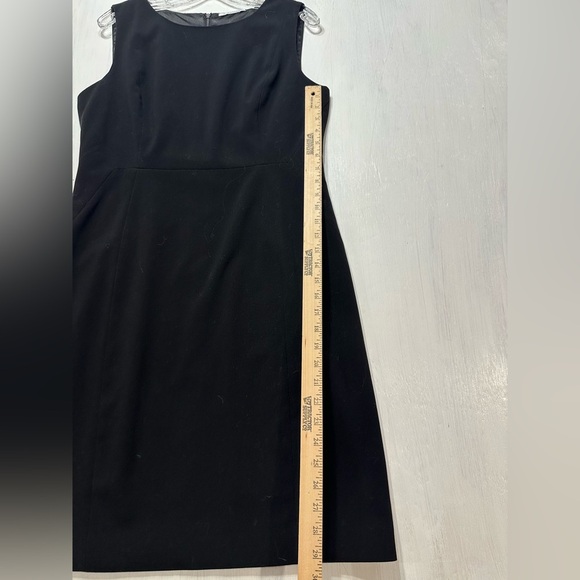 T Tahari Black Sleeveless Sheath Dress Women’s Size 12 Classic Little Black Dres - Picture 9 of 9